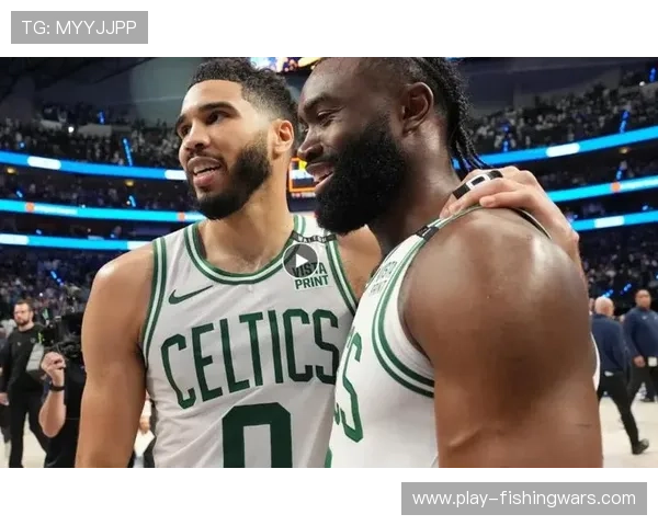 多场NBA激战同时上演凯尔特人对决76人独行侠硬碰马刺精彩纷呈